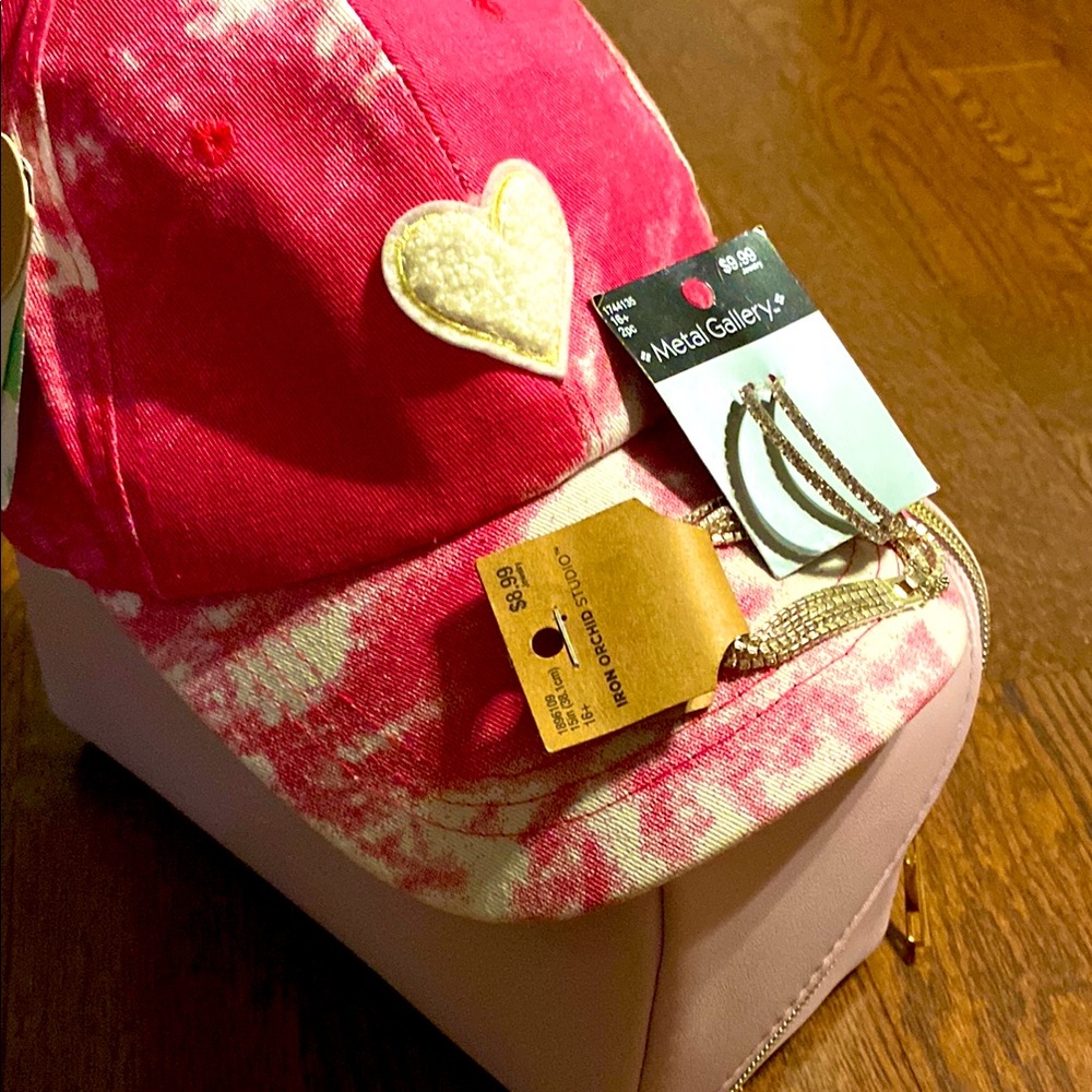Marcus Adler Pink & White Tie-Dye Heart hat NWT 💗💗 w FREE bracelet or earrings